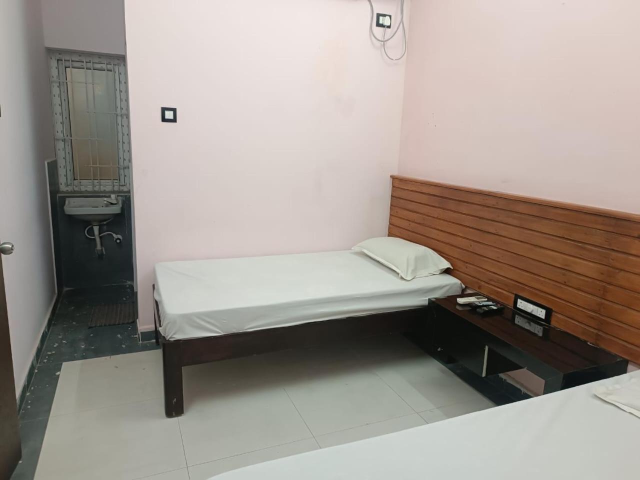 Вилла Sgs Residency Тирупати Экстерьер фото